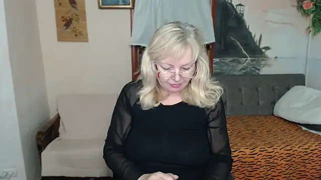 EvelynLoveShy's cam snapshot