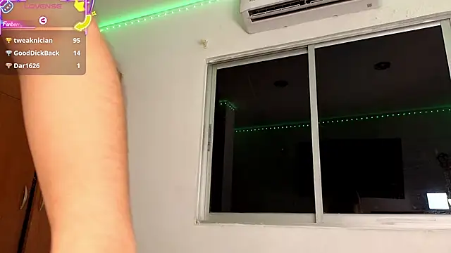 Shara_dreams's cam snapshot