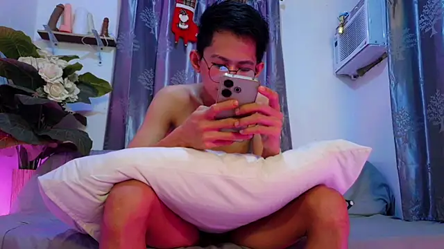 Skinny_BoyMilker69 live sex cam