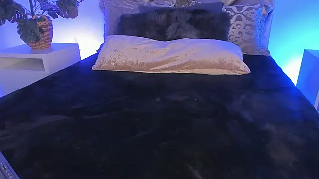 malaia_hills live sex cam