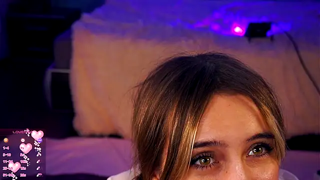 FannyHewson live sex cam