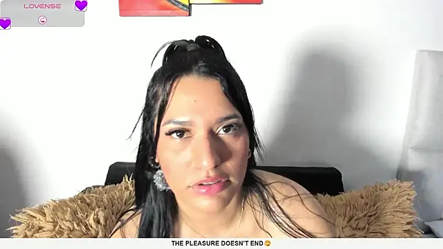 KorinaKovaa live sex cam