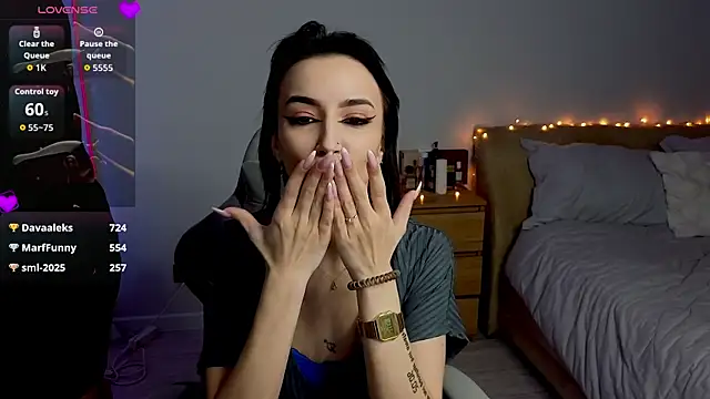 AdeleLaCr0ix live sex cam