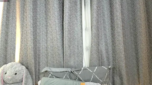 petite_paola live sex cam