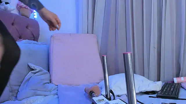 Luna_Paris_ live sex cam