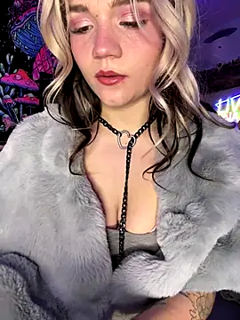 Cutiepiespanks's cam snapshot