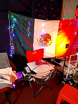 LaInsaciableIntensa live sex cam