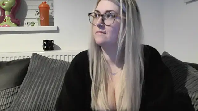 Sizzling_Indie36's cam snapshot