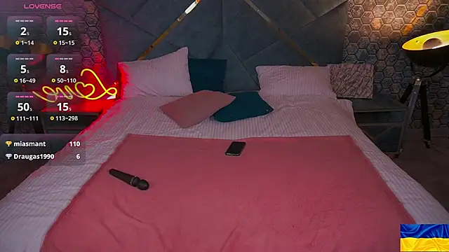 SusieWood's cam snapshot