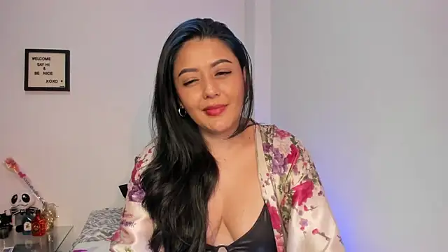 LauraToro_'s cam snapshot