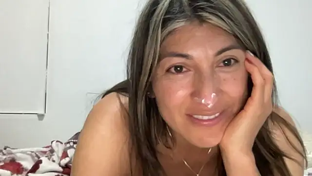 LunaBeya's cam snapshot