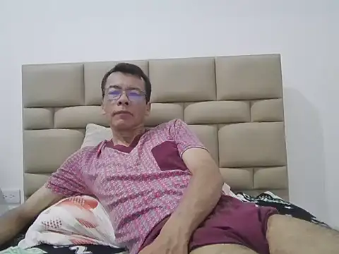 skinnylatino51 live sex cam