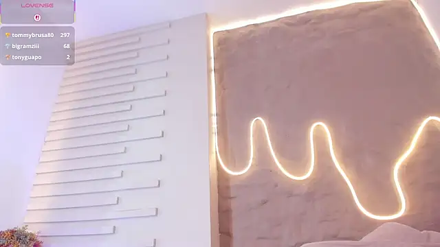 Naomy_gyal's cam snapshot