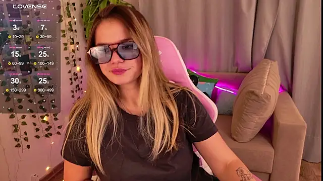 KellyHayden's cam snapshot