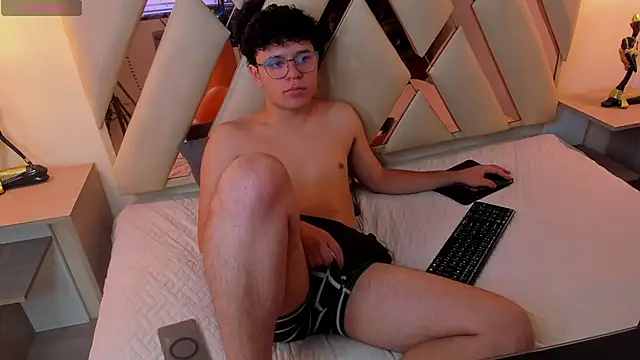 BenjaminBottonn live sex cam