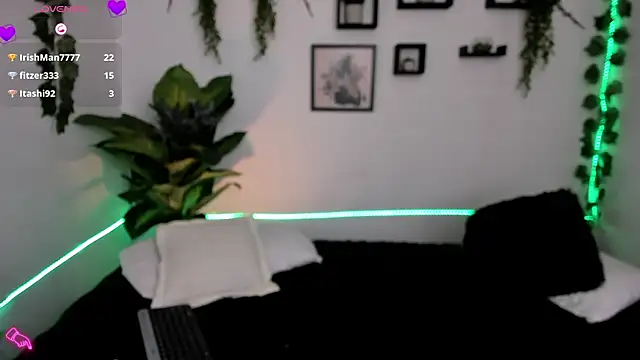 Evelyn_R_'s cam snapshot