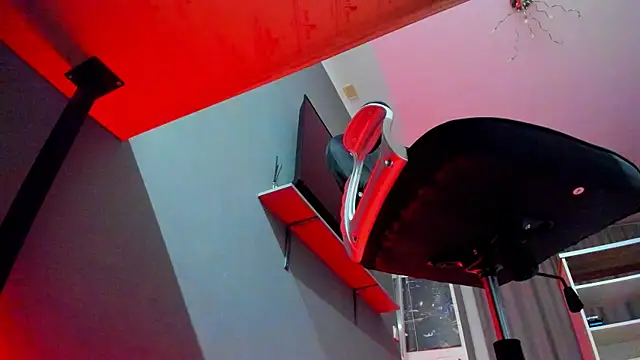 Yourweakness777's cam snapshot