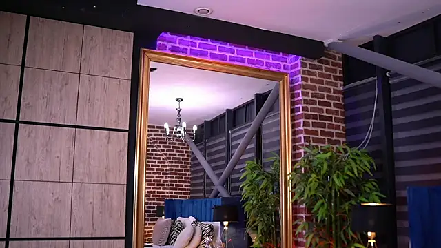 NicoleCellini live sex cam