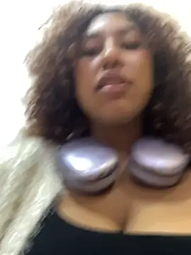 lauraltt live sex cam