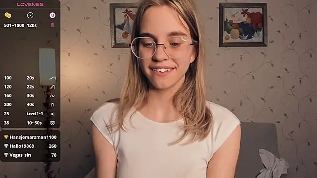 JoanBaggott live sex cam