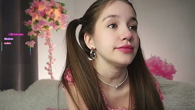 AmiLewis live sex cam