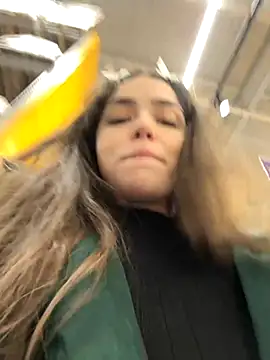 pantyless live sex cam