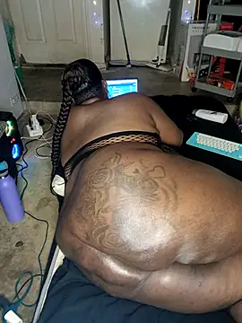 Thickkemzz41 live sex cam
