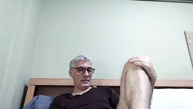 BIGUNCUTHARDCOCK live sex cam