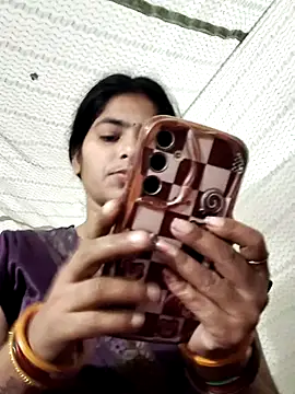 pihu_7018 live sex cam