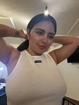 sukhakunis1 live sex cam