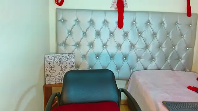 JessicaRabbit04's cam snapshot