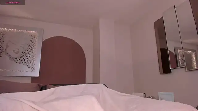 MeganCross1's cam snapshot