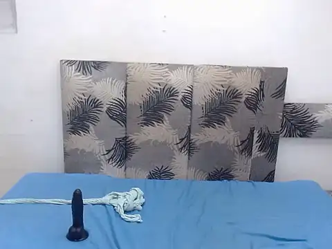 NaughtySlenderxx's cam snapshot