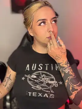 VeloraVyxen_ live sex cam