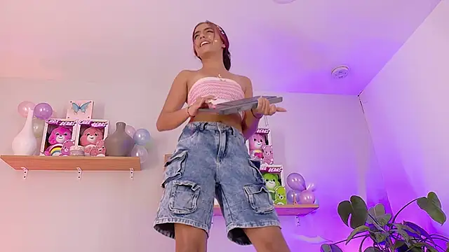 emily_bank's cam snapshot