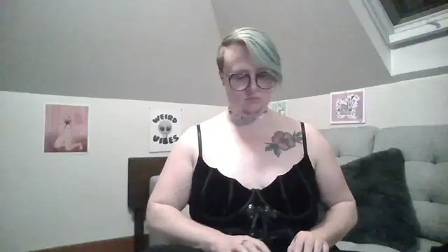 queerlyjaz live sex cam