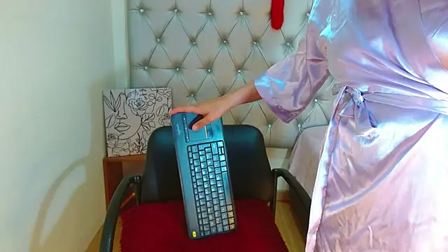 JessicaRabbit04's cam snapshot