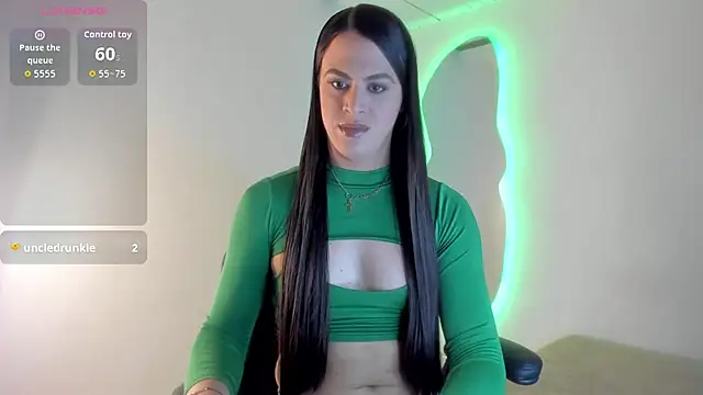 Naughtysofiaa live sex cam