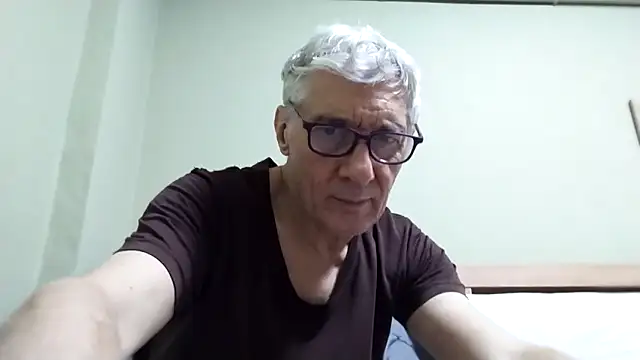 BIGUNCUTHARDCOCK live sex cam