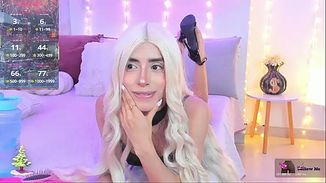 StormiRusso live sex cam