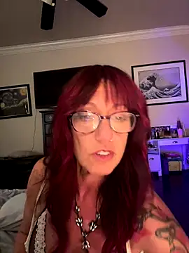 Raventhemilf live sex cam