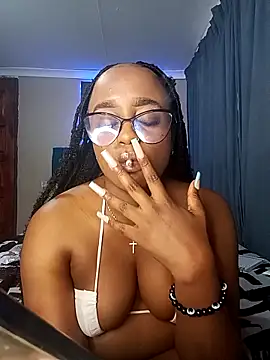 Queen-Chocolate live sex cam