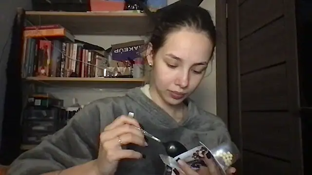 Yuna5343 live sex cam