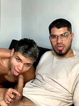 mirallesandbig live sex cam