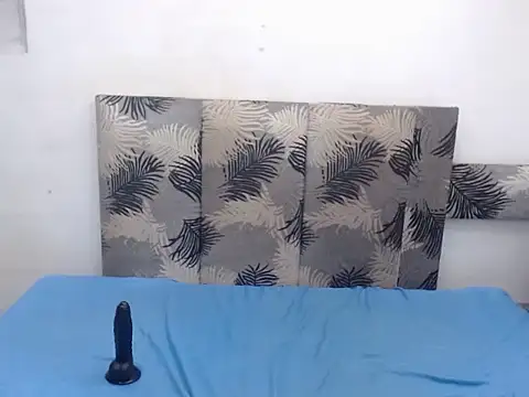 NaughtySlenderxx live sex cam