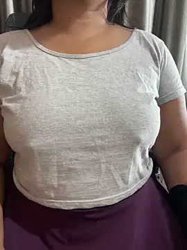 Maggi-is-back live sex cam