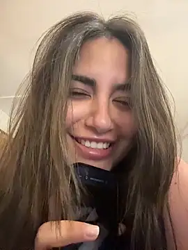 sukhakunis1 live sex cam