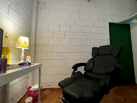 Max_TheHorseDick live sex cam