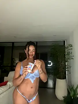 Brunettexio live sex cam