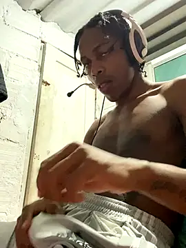 Larry-n-clouds live sex cam